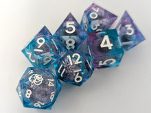 Load image into Gallery viewer, Fame Liquid Core Dice Set